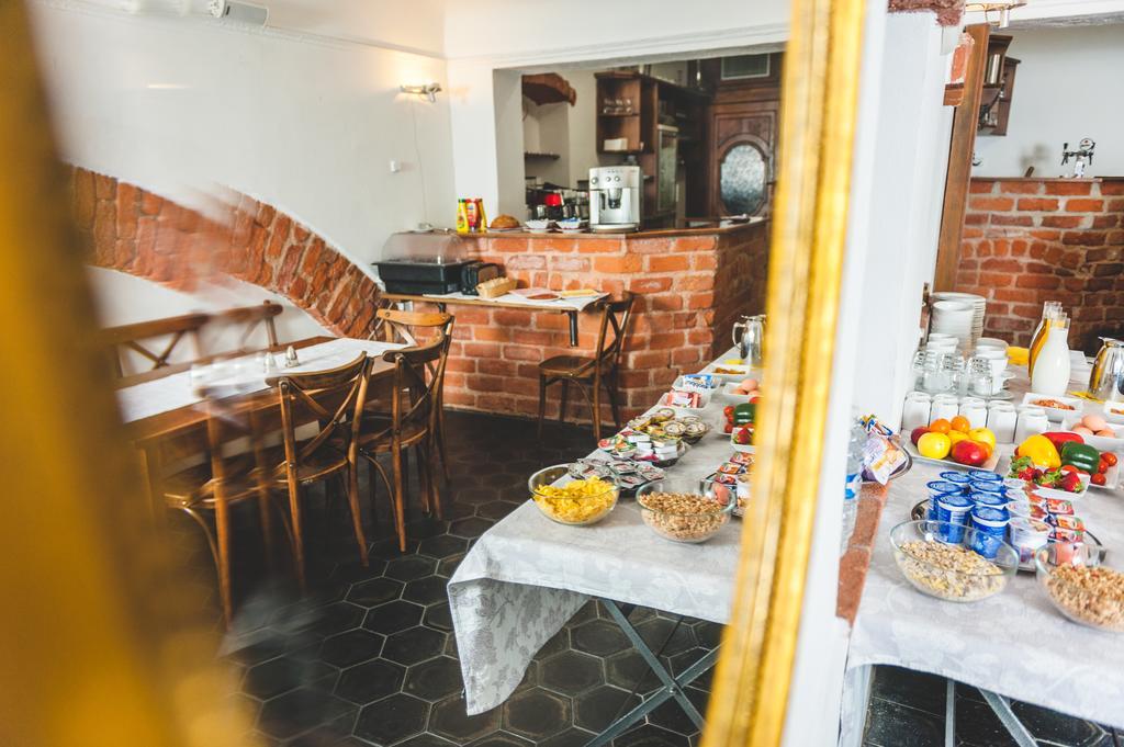 Hotel U Ceske Koruny Hradec Králové Buitenkant foto